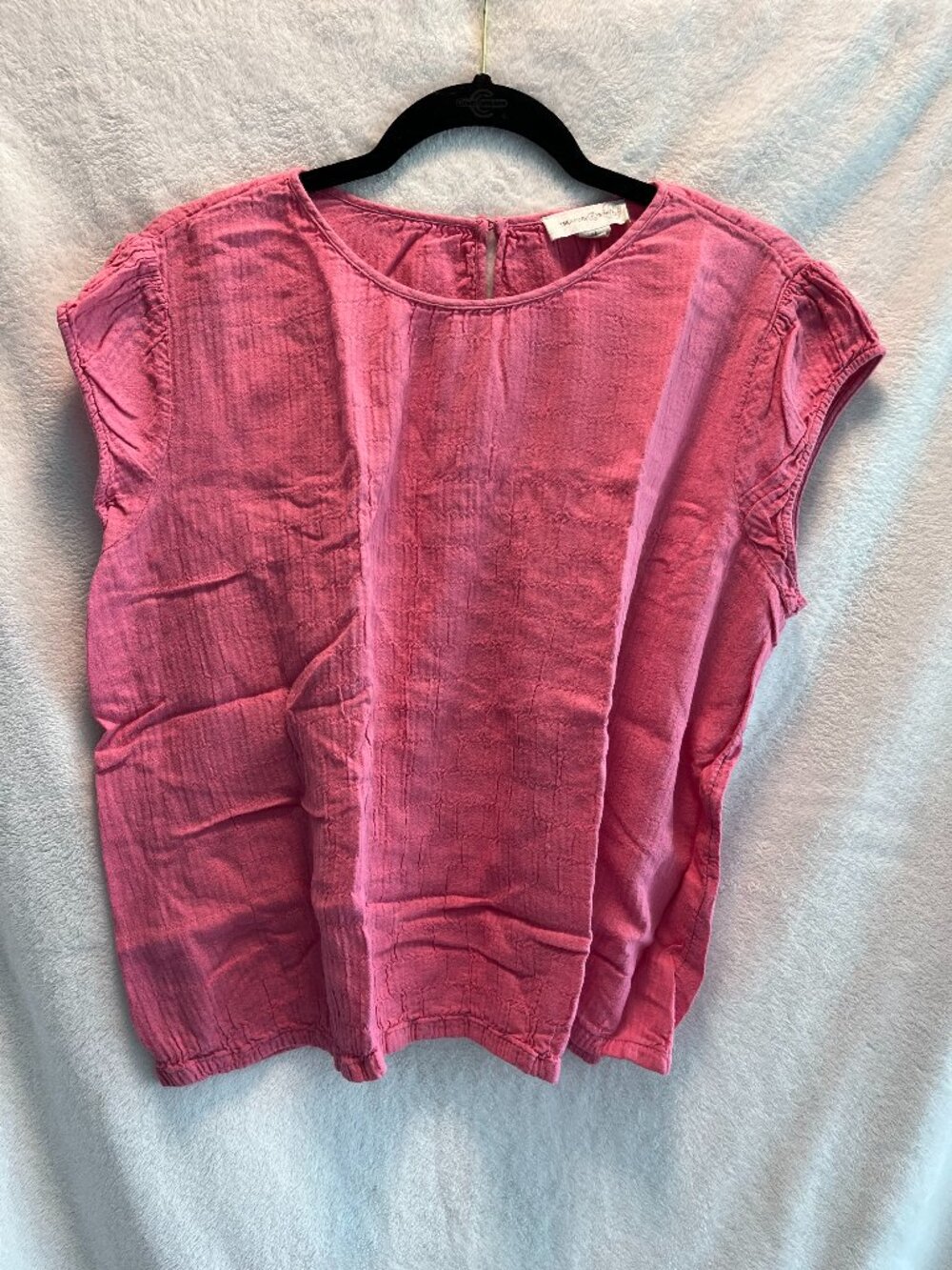 Textured Cap Sleeve Top Keyhole Back Dusty Rose M